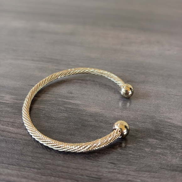 ⭐️Lulu’s Round the Twist Gold (toned) Bracelet - Picture 4 of 9